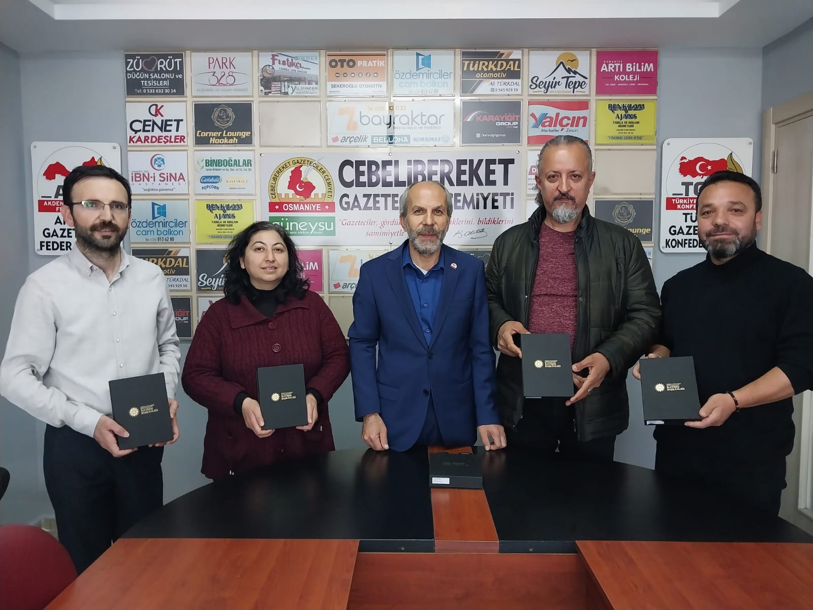 GAZETECİLER BASIN KARTLARINI ALDILAR