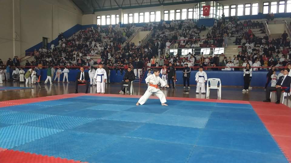 KARATE ŞÖLENİ GÖZ DOLDURDU