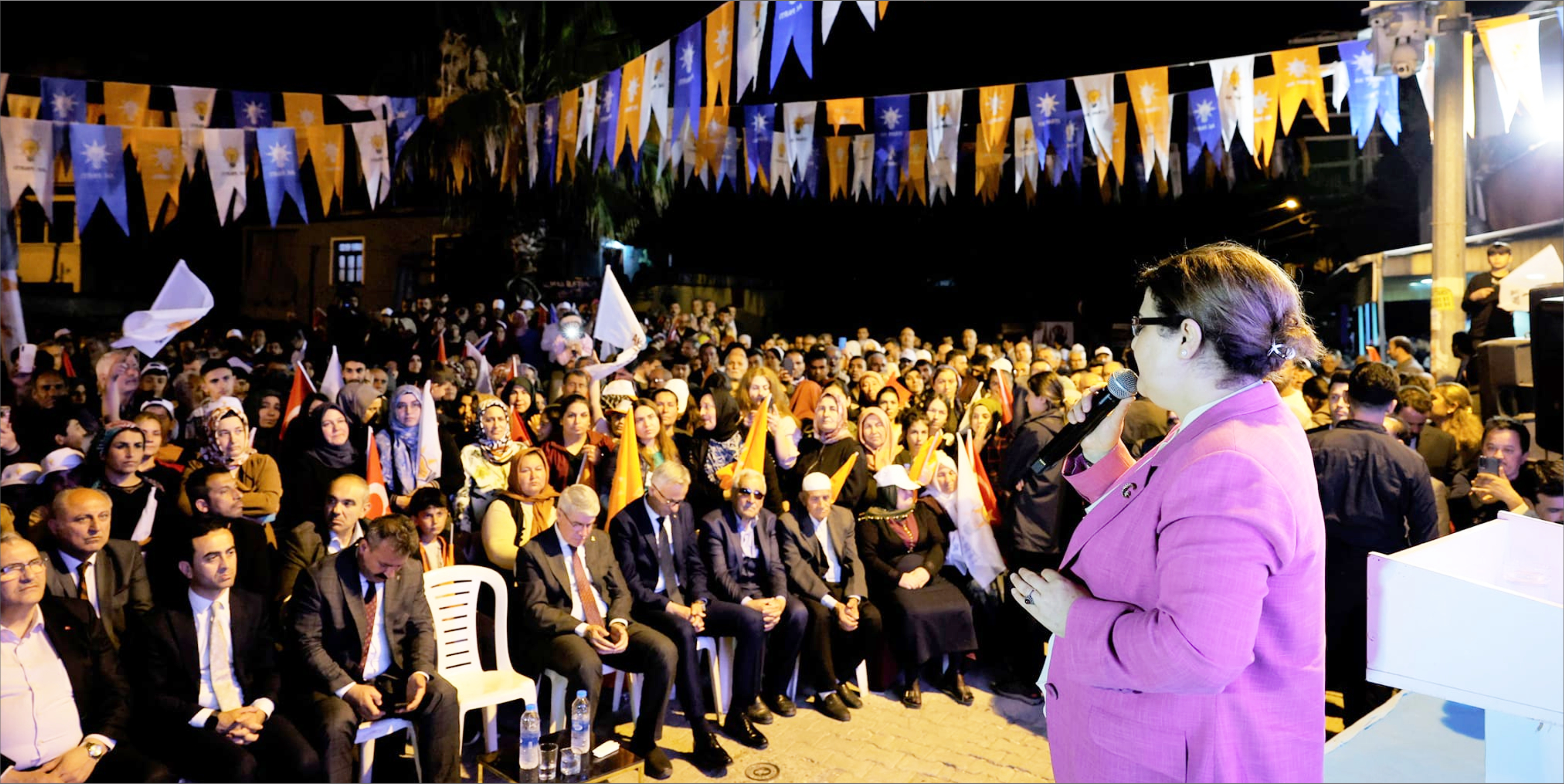 BAKAN YANIK "KİMSESİZLERİN KİMSESİ OLDUK"